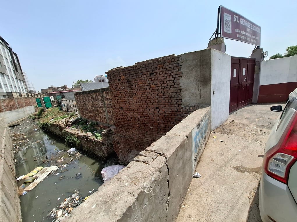 Schools, shops and hospitals on drains... lakhs of people facing waterlogging