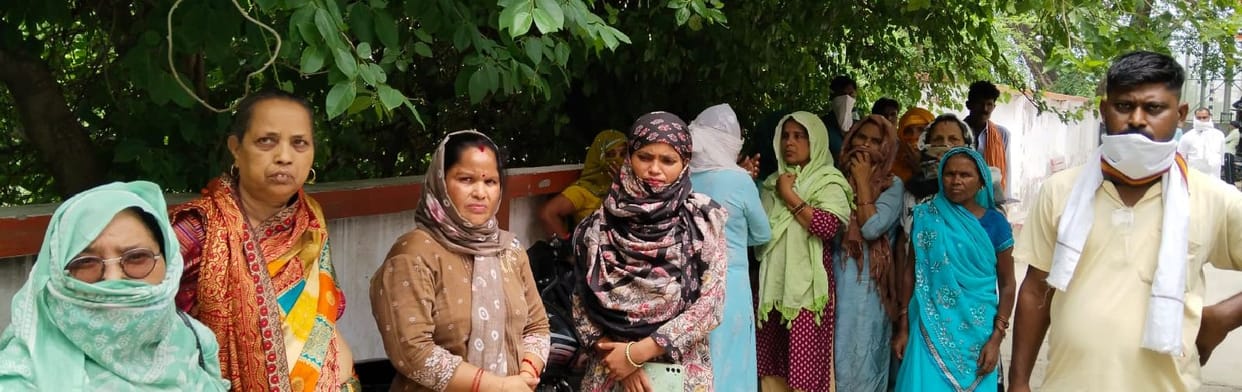 Electricity worker living alone in Patiyali Sarai; mystery surrounds his death.