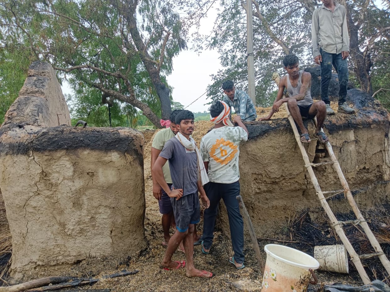 A gas cylinder leak caused a fire, injuring five people, including a husband and wife.