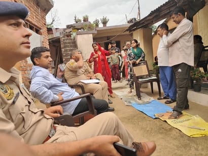 Family members slept, thieves stole jewellery and cash worth lakhs