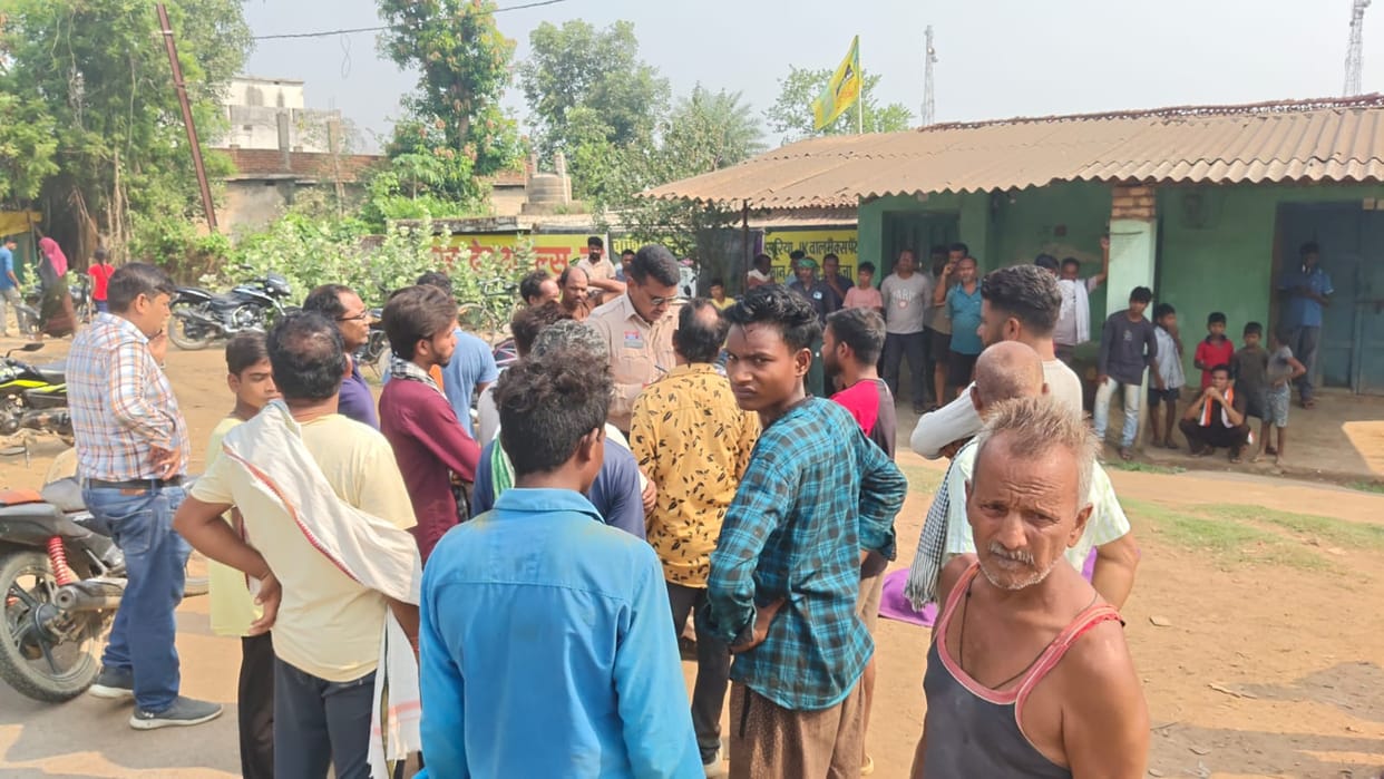 Santosh Das dies after being hit by an unidentified vehicle angry villagers stage a road blockade in Raigarh