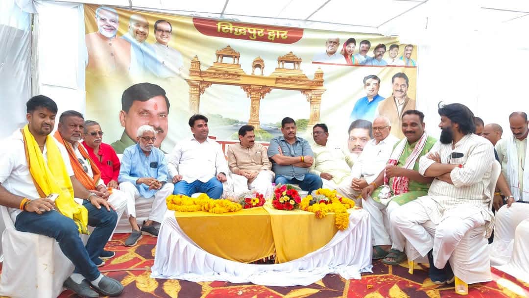 कार्यक्रम के दौरान का चित्र।