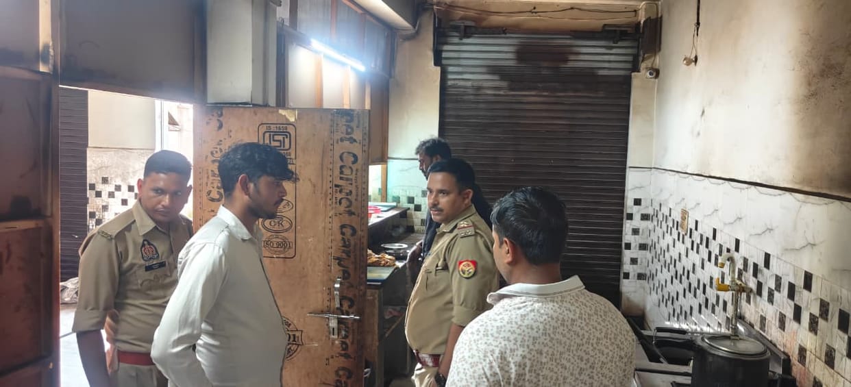 firozabad news hotel fire cheaq
