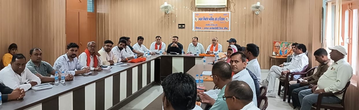 Labor forces to corner the government over halted construction work.