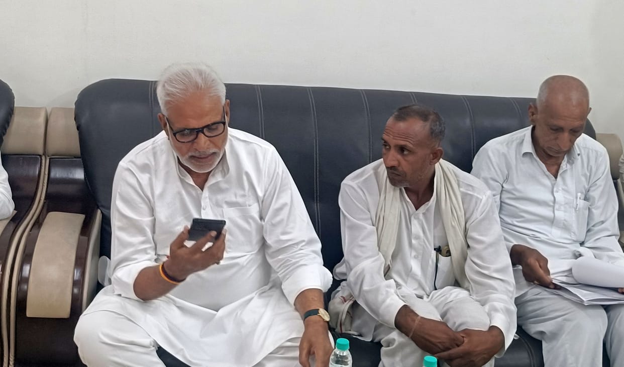 MP supported the demonstration of Cockroach Janata Party in Delhi