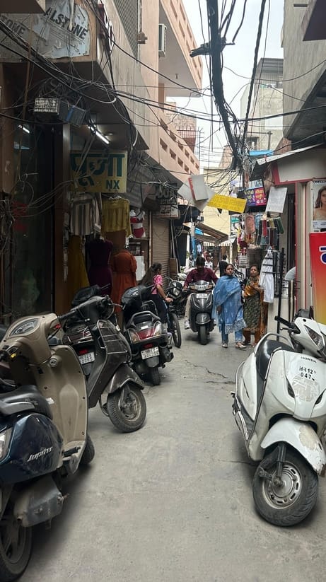 10 feet encroachment in a 12 feet street the market may become a Lakhshagriha.