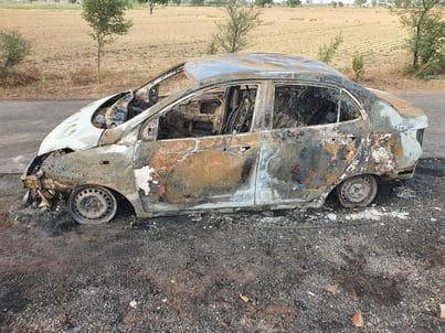 Fire broke out in a moving car, two young men narrowly escaped, incident on Mehuwala-Ding road