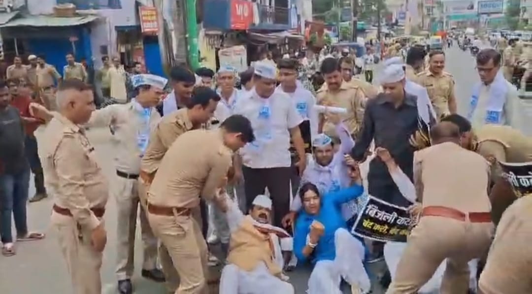 AAP creates ruckus over power crisis, clashes with police