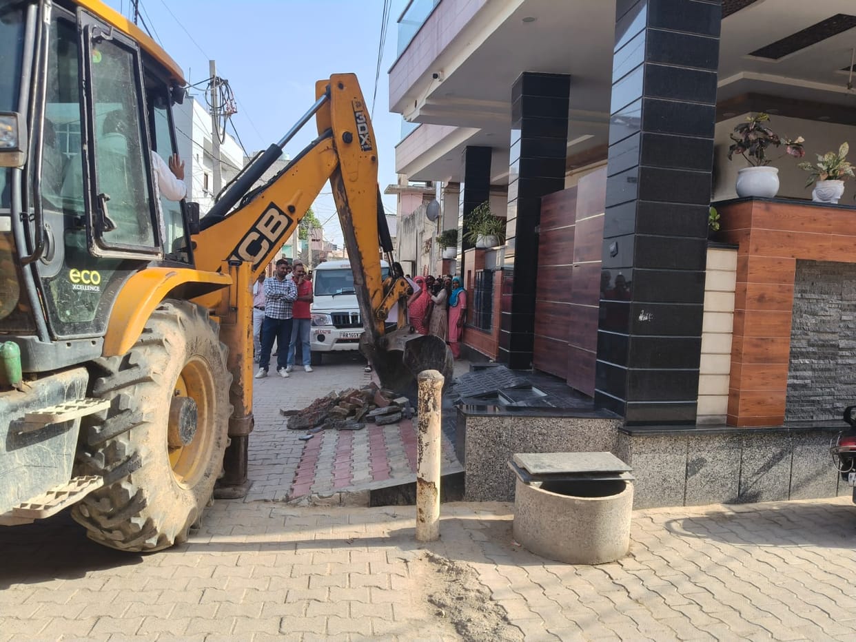 The municipal council demolished platforms and ramps outside houses in Bharat Nagar.