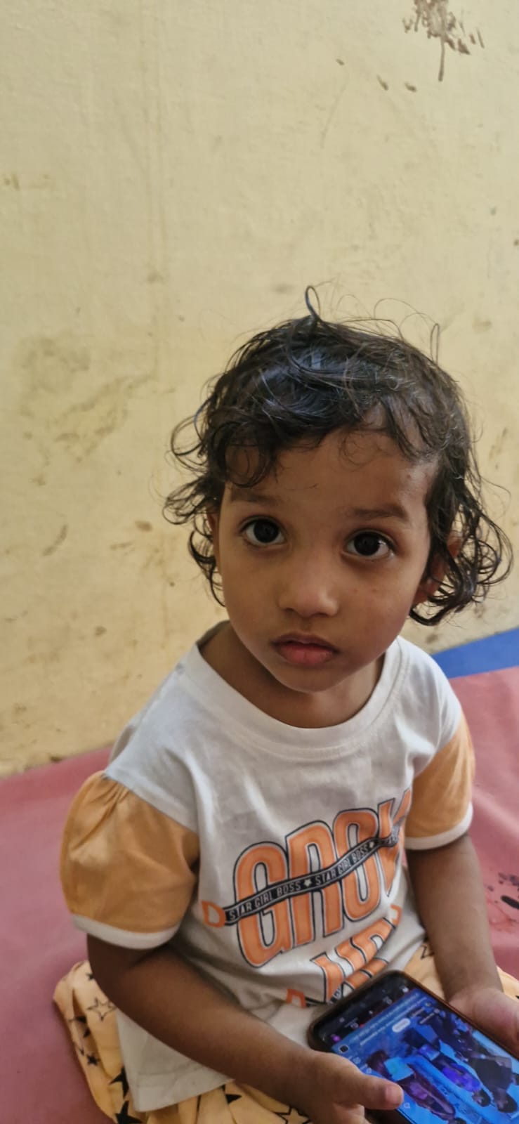 A 3-year-old girl who had come to her maternal grandparents' house got a gram seed stuck in her nose.