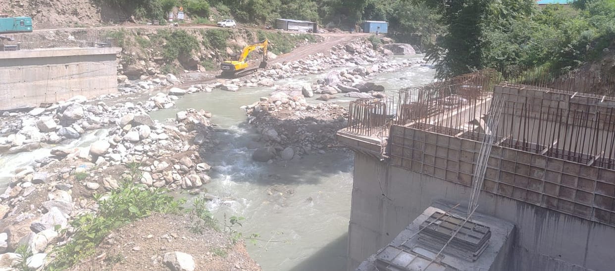 The foundation of the bridge being built on the Tirthan River in Gushaini is ready.