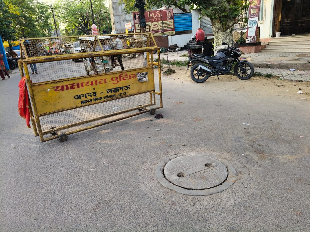 A worker died from toxic gas while cleaning a manhole