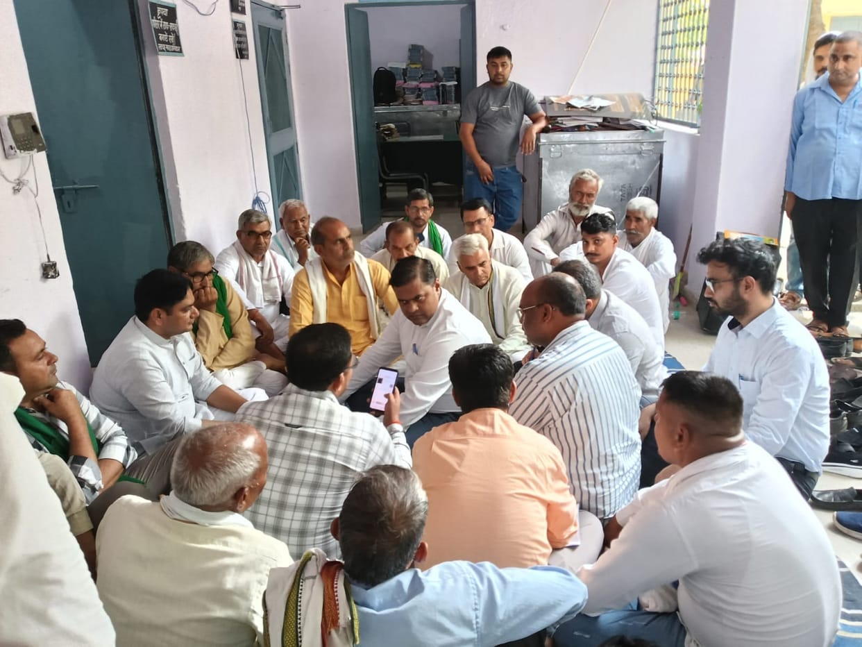 Farmers surrounded insurance company officials over payments