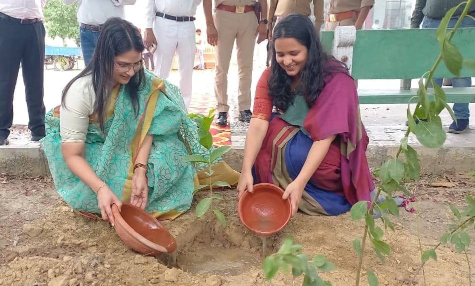Pledge taken to increase greenery by planting 1000 trees