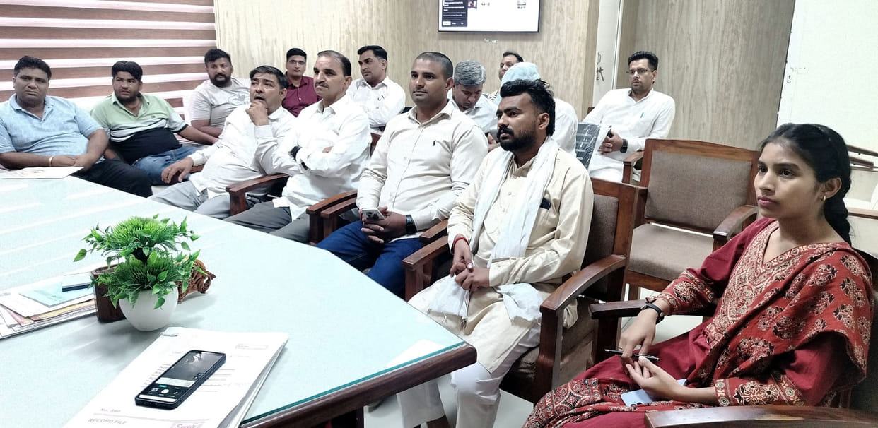 Massive irregularities of the Municipal Corporation and door-to-door cleaning agency were exposed in the solid waste management meeting.