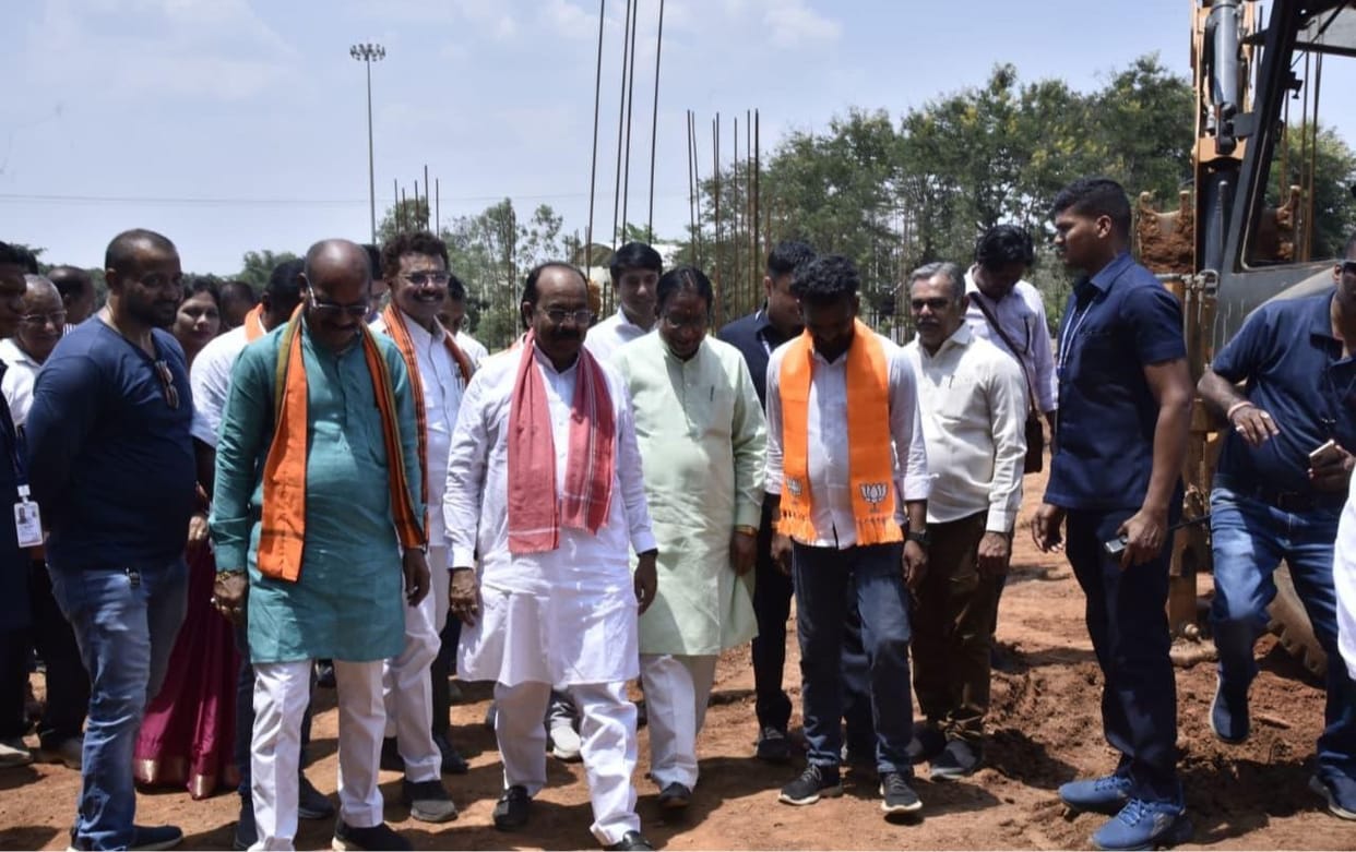Deputy Chief Minister inspected development works in the city and issued instructions to complete the work on