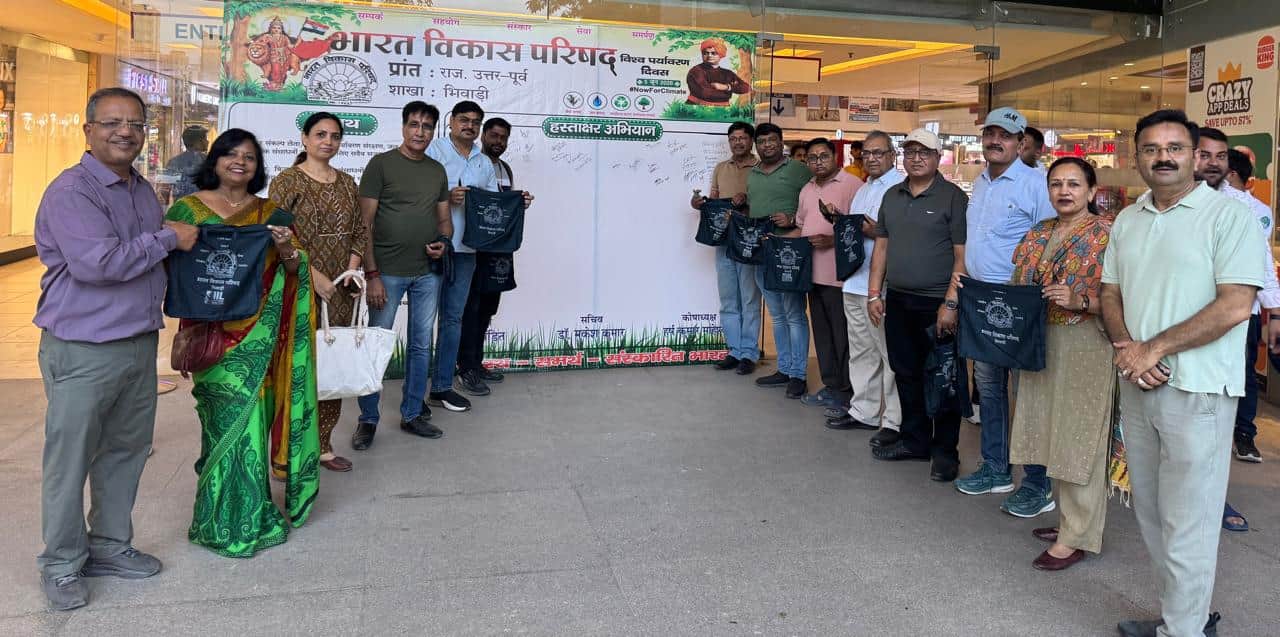 कार्यक्रम के दौरान एकजुट लोग। स्रोत : संस्था