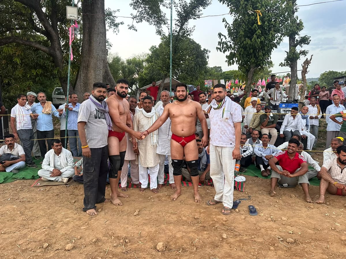 Kangra News: बराबरी पर छूटा पीर ठंगर वासियां का दंगल