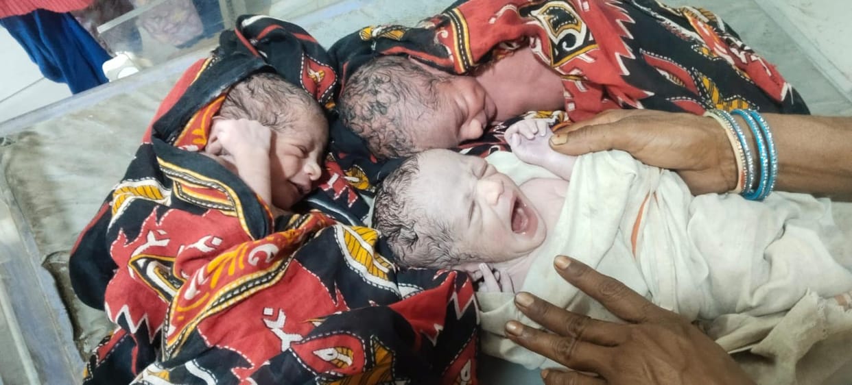Triplets born in a car