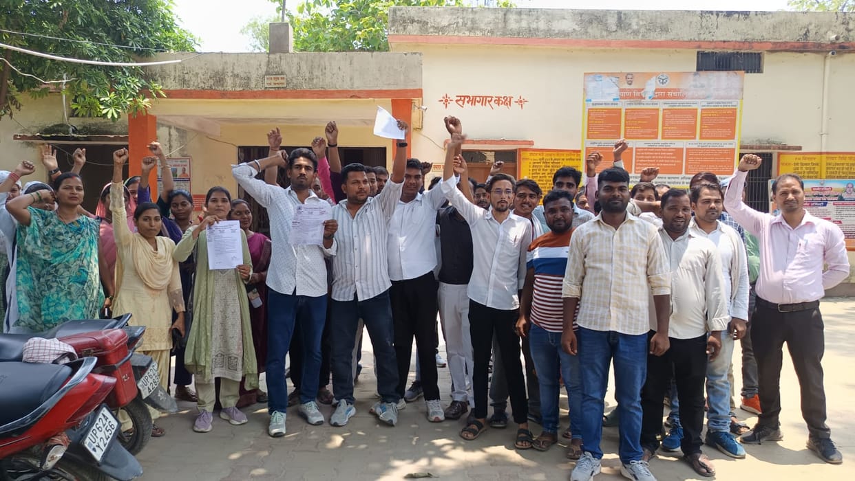 Panchayat assistants protest demanding increase in honorarium