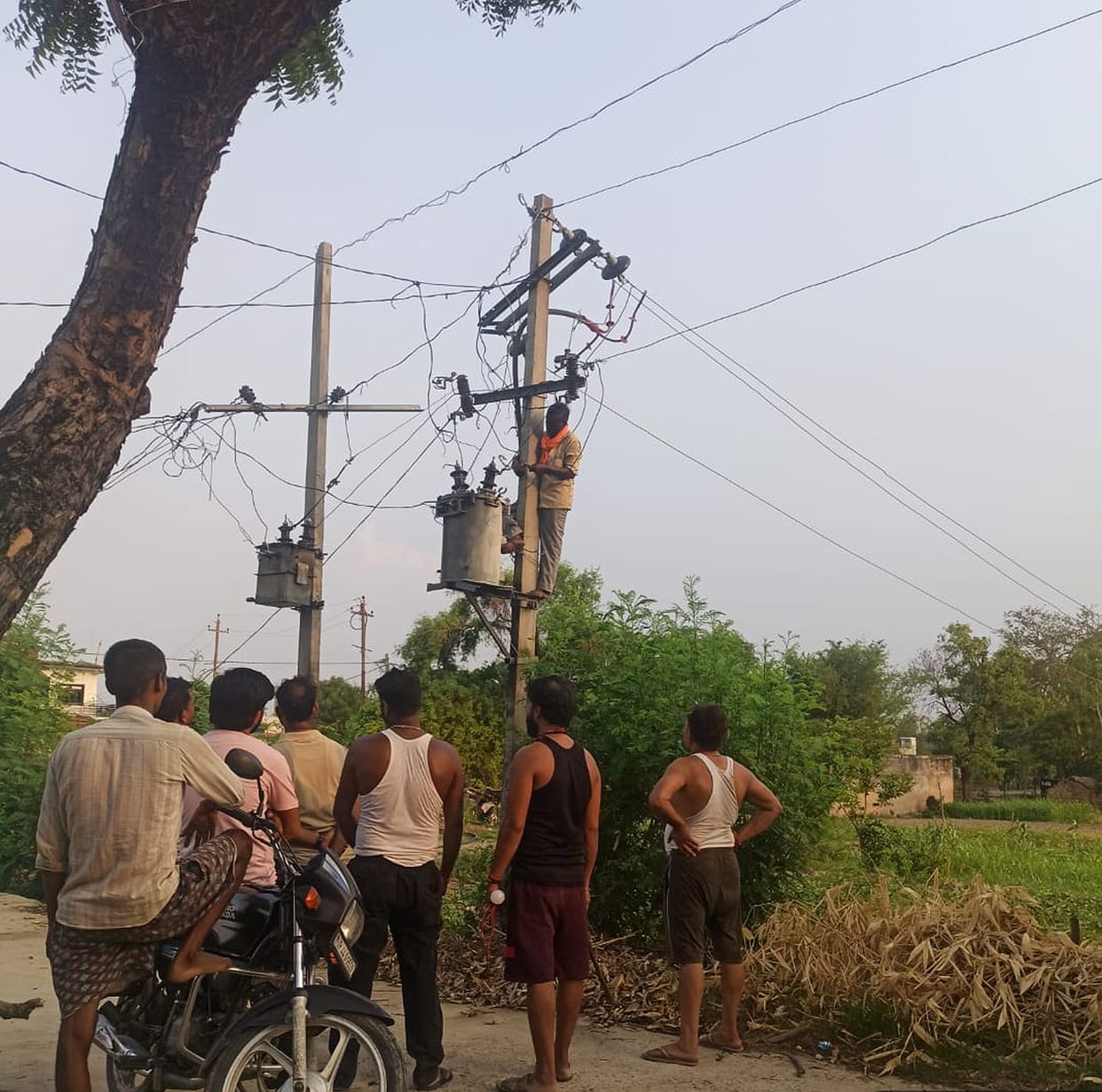 electricity repeatedly jolting