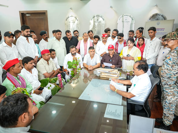 Samajwadi Party's demonstration in the Municipal Corporation