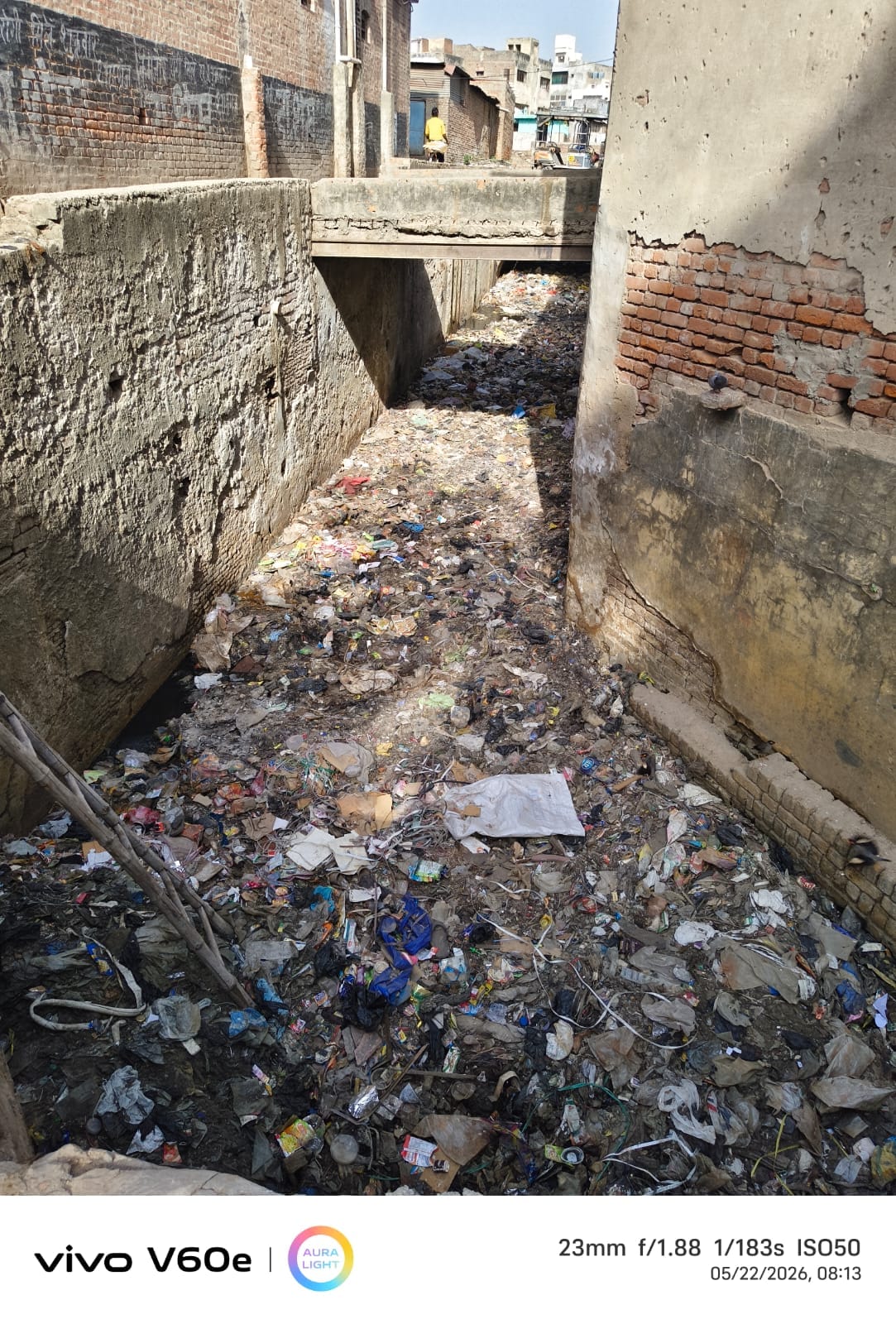 The mayor ordered the cleaning of the drains by the 15th.
