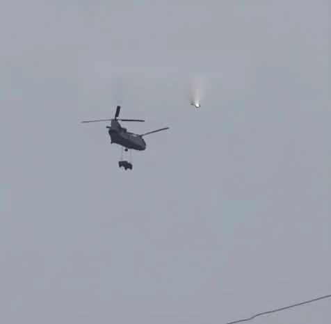 Chinook helicopters spotted carrying cars by air leave people astonished