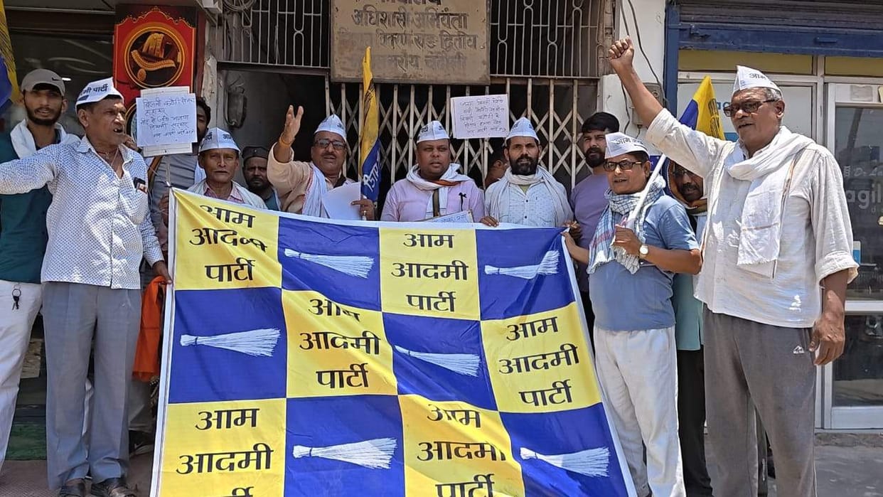 AAP workers protest against unannounced power cuts