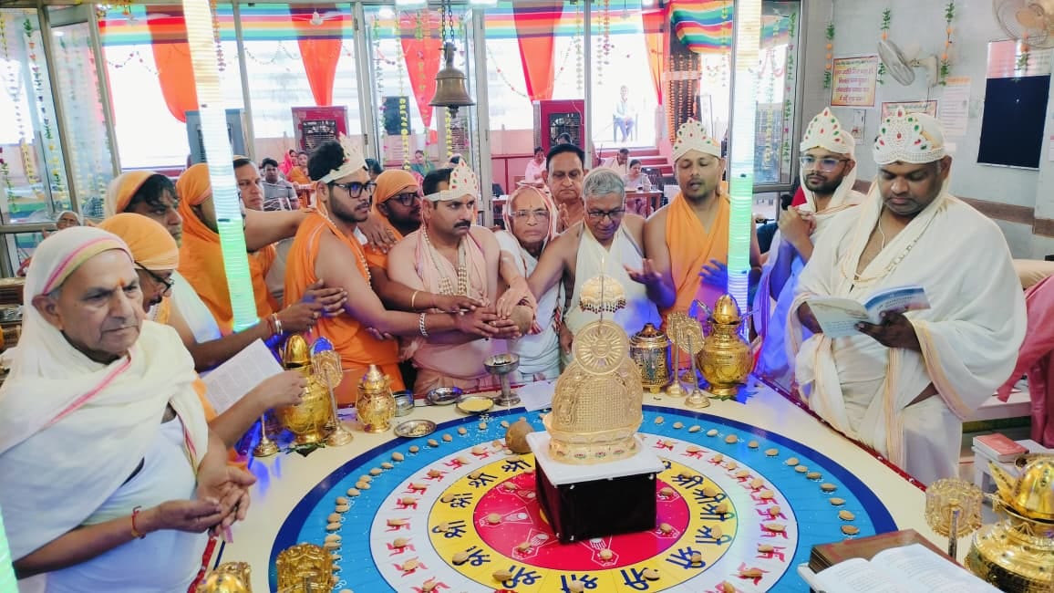Shantinath Vidhan is a medium for self-welfare: Bhavbhushan