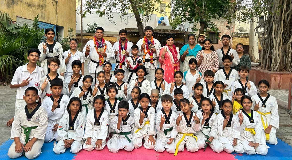 Athletes who returned from Srinagar after winning six medals were given a rousing welcome.