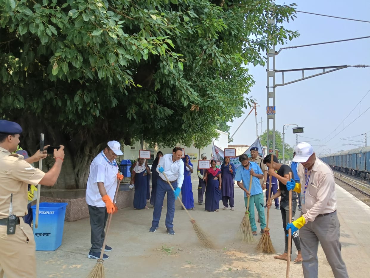A special campaign was launched at Basti Railway Station on World Environment Day.
