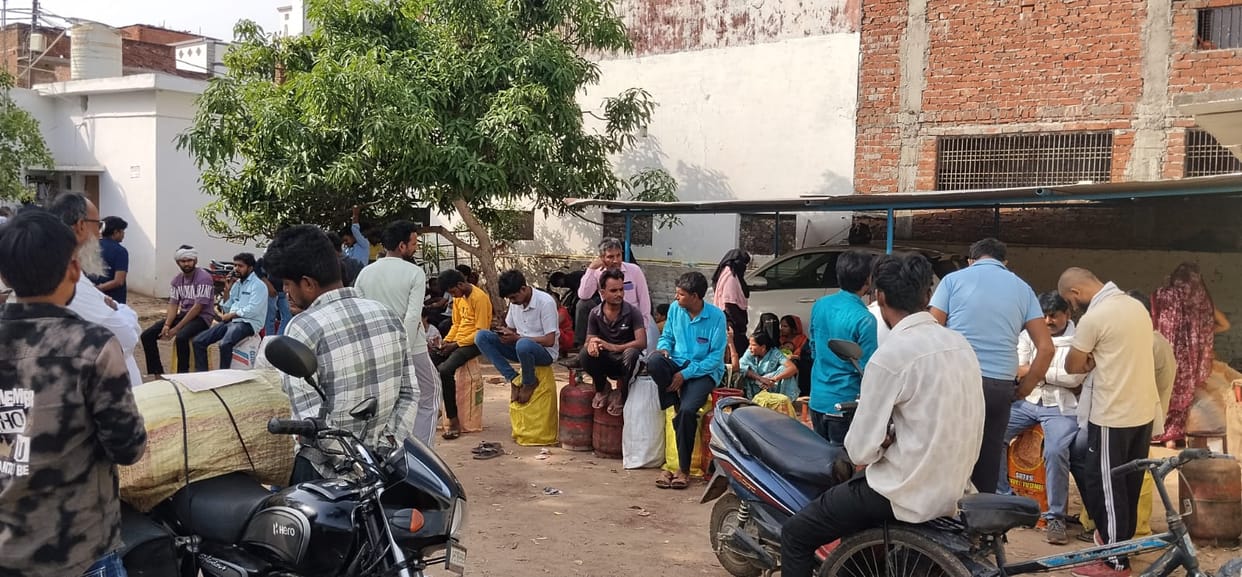 20 agencies in the district are out of gas cylinders, leaving consumers worried.