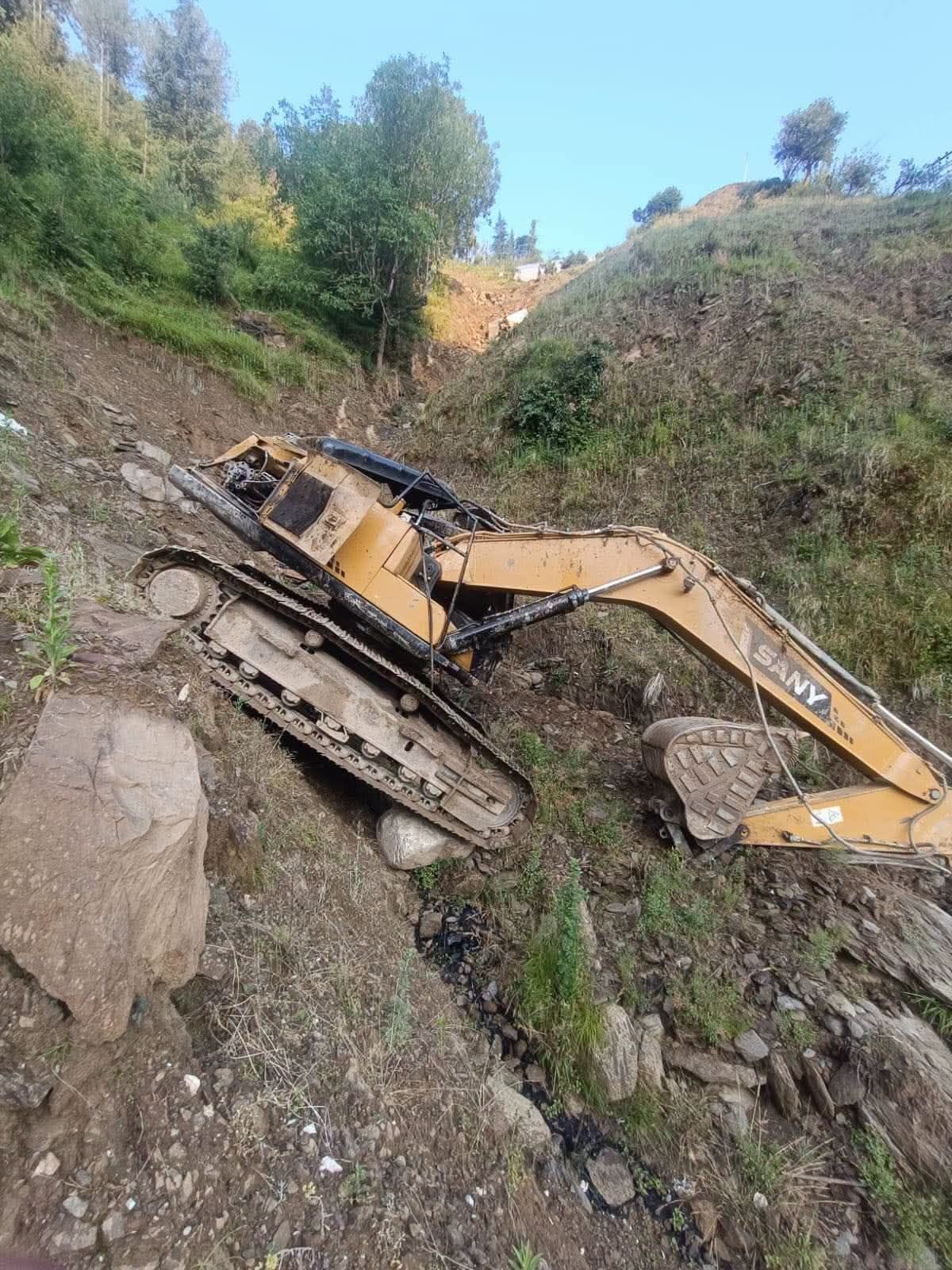 A JCB-loaded trolley fell into a ditch near Kandhi turn, the driver died.