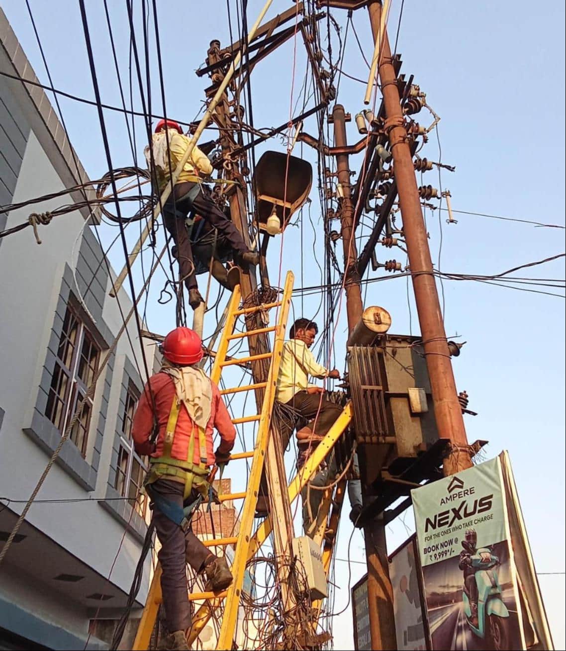 UP: Electricity Struggle Committee claims 22 contract workers have died in the state in 37 days, 14 seriously