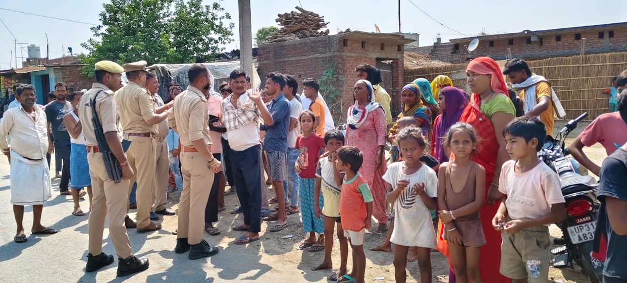 Women protested against the country liquor shop in Raniganj