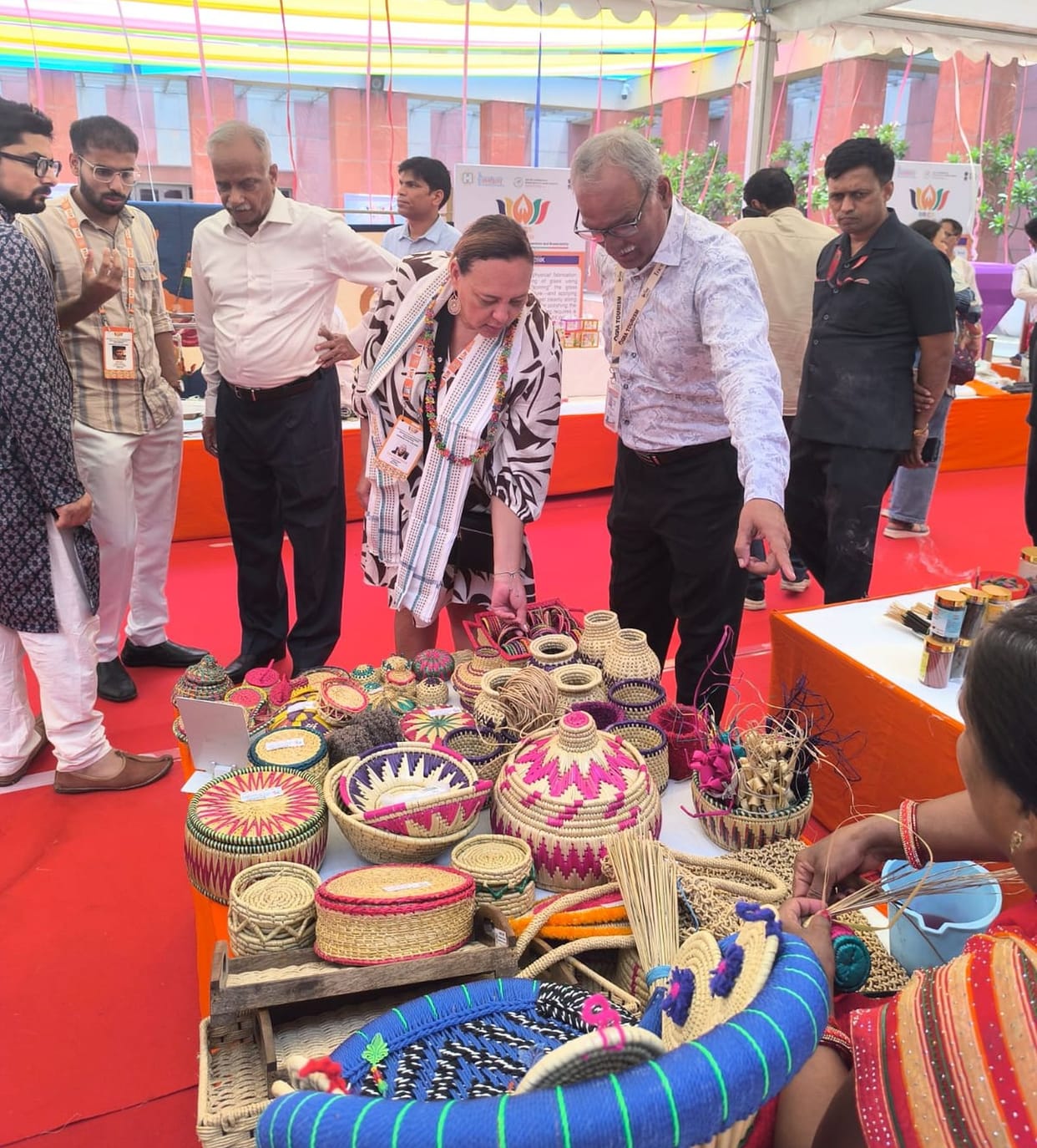 Foreign guests appreciated the Munj handicrafts of the district