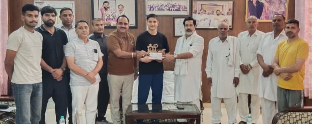 Boxers Akanksha and Agniveer Nitin Rana were honored.