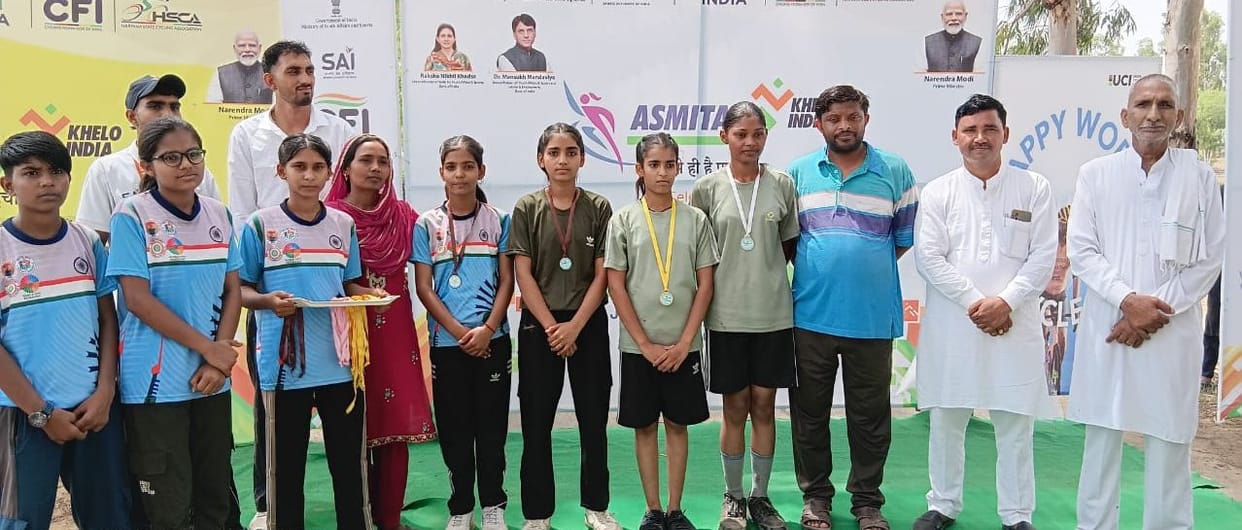 Female cyclists show their mettle; Preeti wins gold.