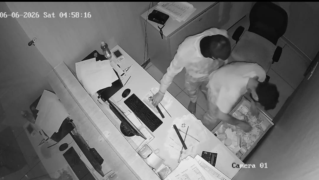 3.66 lakh cash stolen after breaking the lock of the workshop