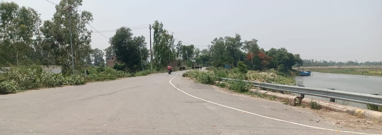 Flood crisis in front... Could not arrange soil to raise the dam road