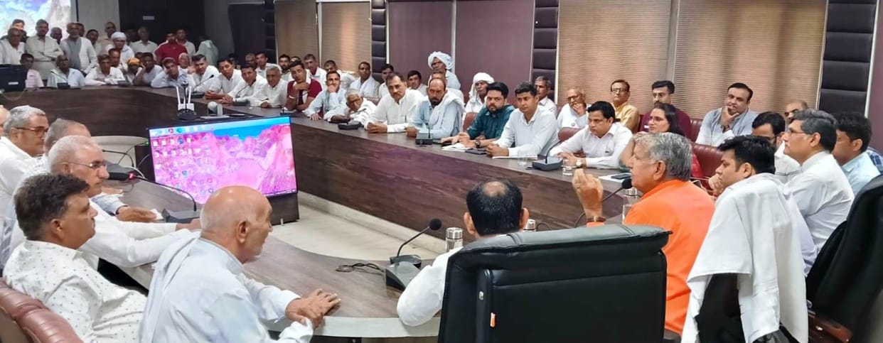 MP Dharmveer Singh said - The demand for compensation for farmers affected by tower lines will be raised before the Union Energy Minister