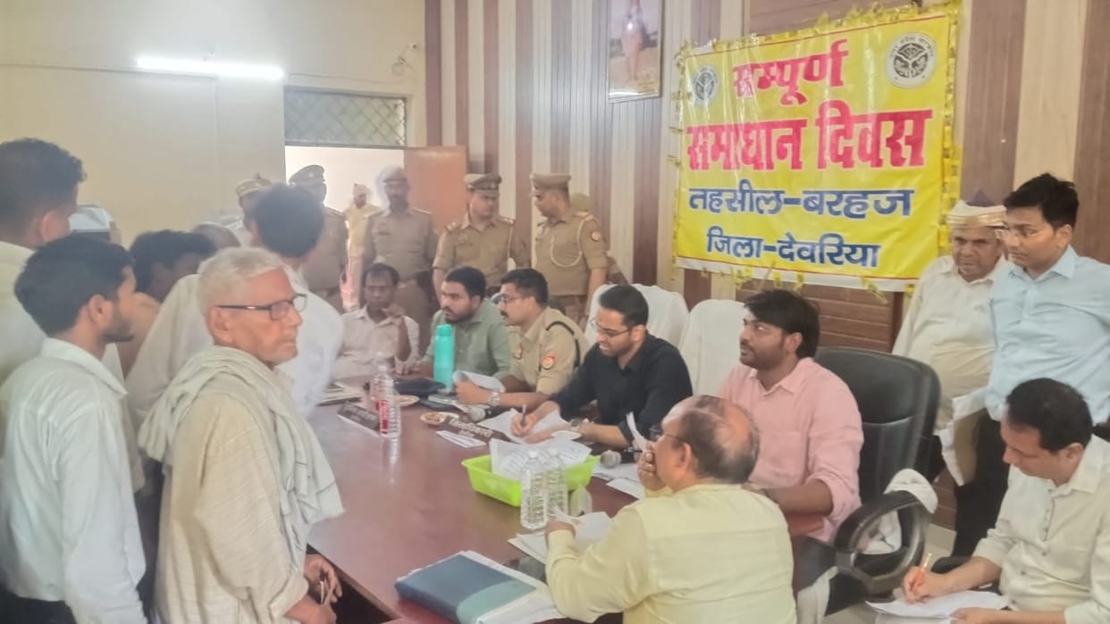 On Deoria Sampoorna Samadhan Diwas, a woman demanded euthanasia from the DM-SP.