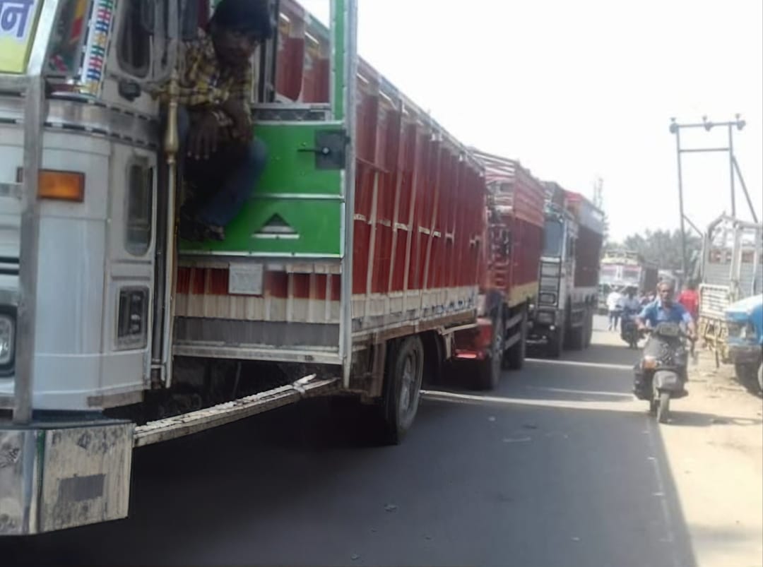 The ban on BS-4 trucks has dealt a severe blow to Meerut's transport business.