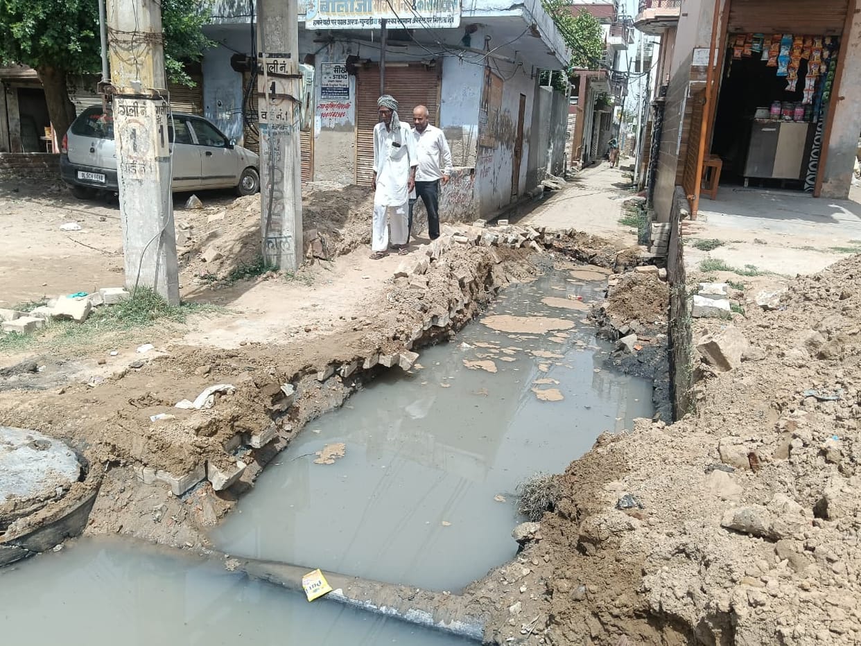 After laying the pipeline, the street was dug up and abandoned, leaving residents of the colony falling into potholes for five days