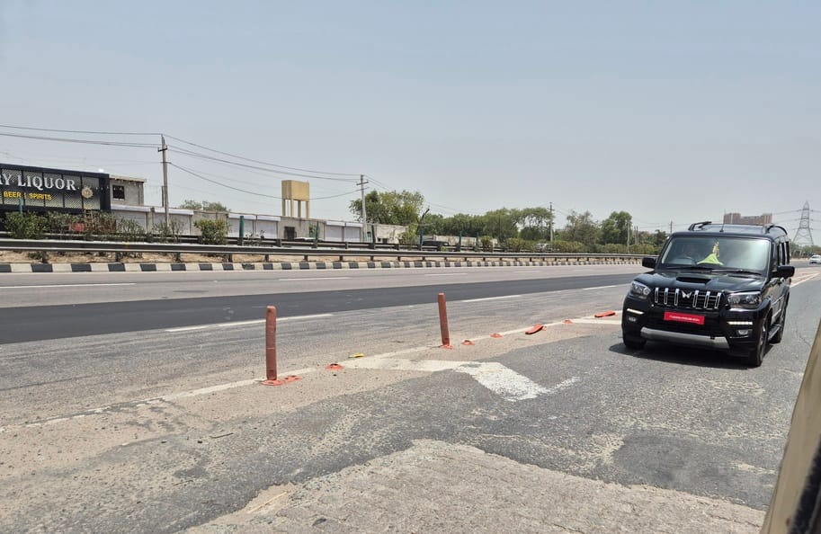 Security measures on NH-44 have collapsed; vehicles are entering the wrong way by breaking through spring posts, increasing the risk of accidents.