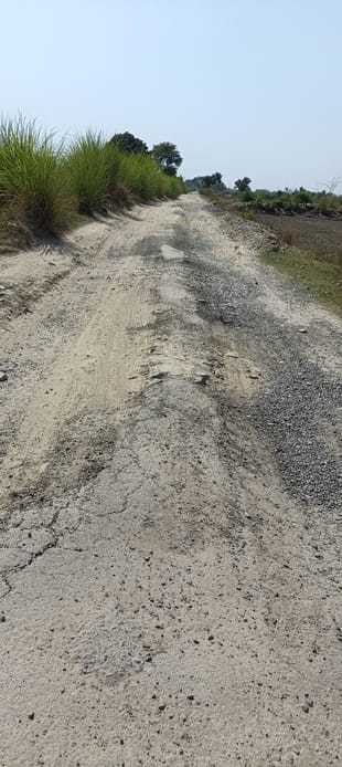 The road of Jamauli-Dibiyapur is dilapidated