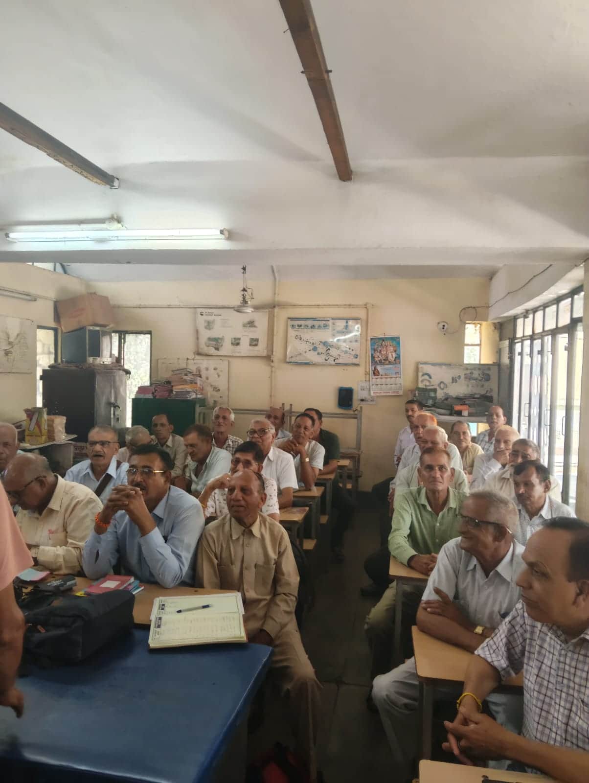 हिमाचल परिवहन सेवानिवृत कर्मचारी कल्याण मंच की बैठक में मौजूद पेंशनर। स्रोत : मंच