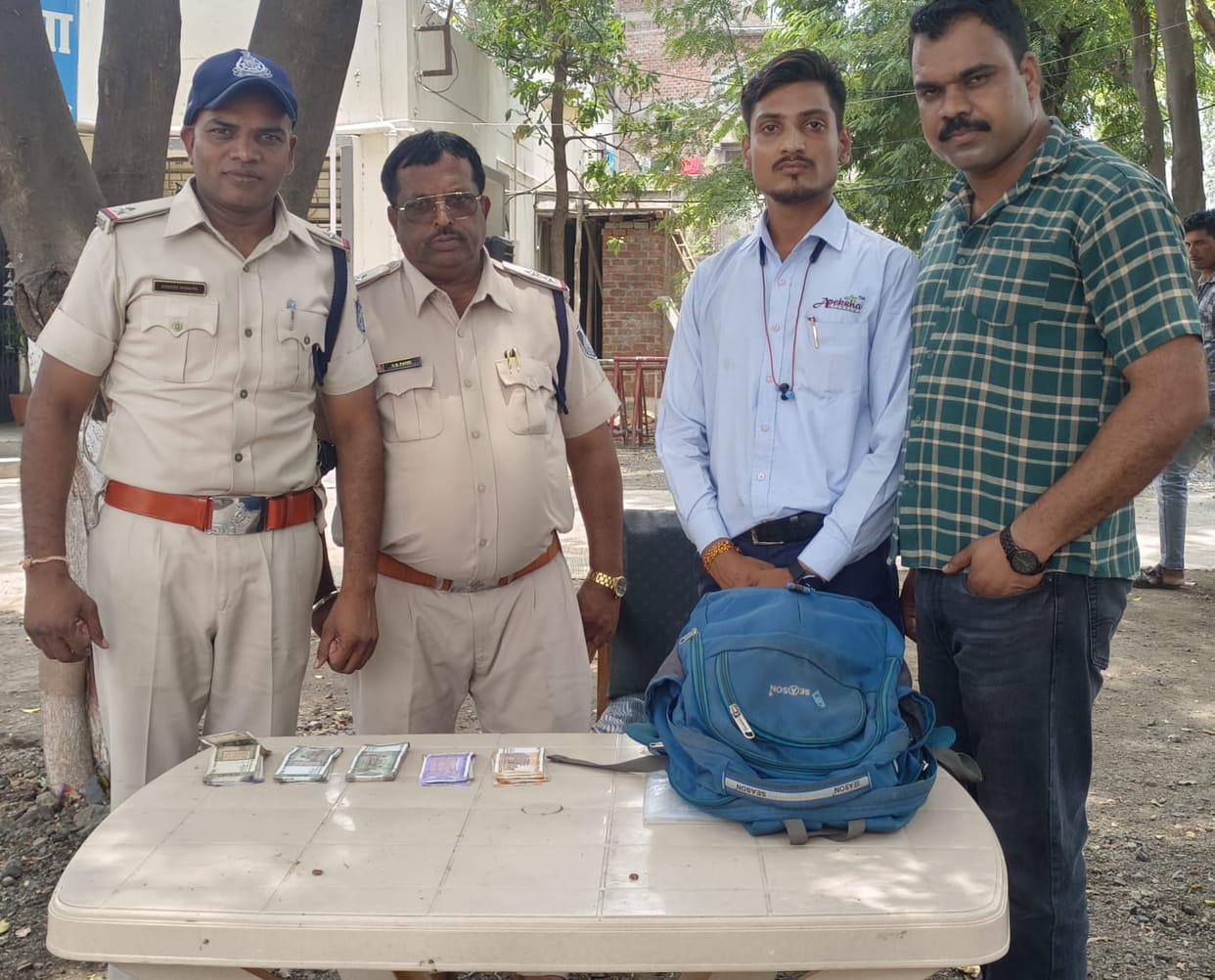 Ujjain Cops Recover 1.75L In 60 Minutes: Bag Swap Ends With Happy Return