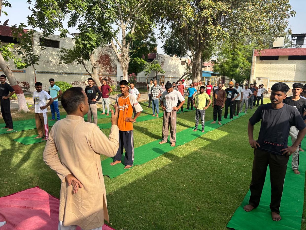 Prisoners were made to practice yoga in the district jail.